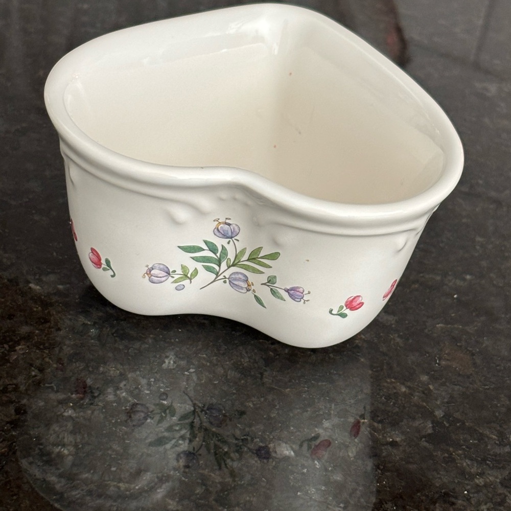 Pfaltzgraff meadow lane Heart-Shaped Floral trinket dish